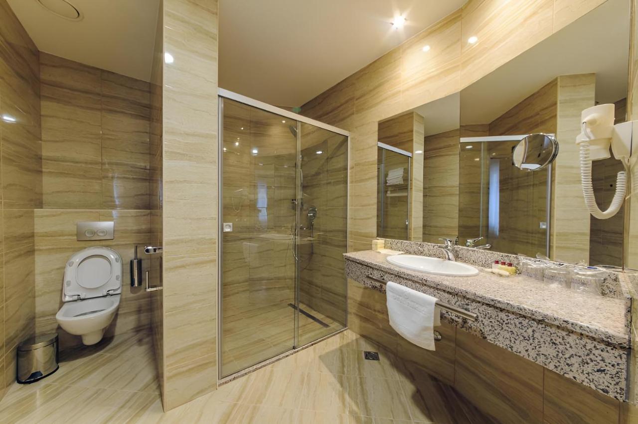 Kings Park Hotel بودغوريتْسا المظهر الخارجي الصورة