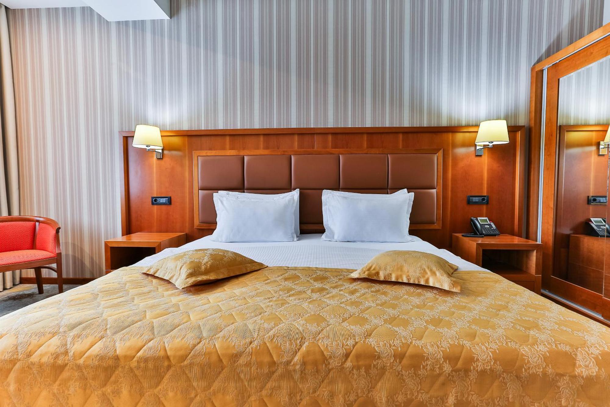 Kings Park Hotel بودغوريتْسا المظهر الخارجي الصورة