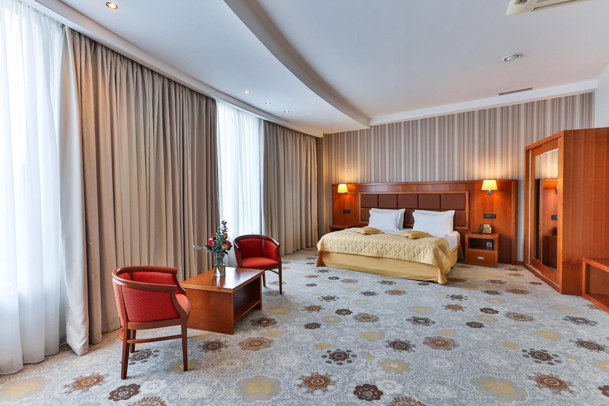 Kings Park Hotel بودغوريتْسا المظهر الخارجي الصورة