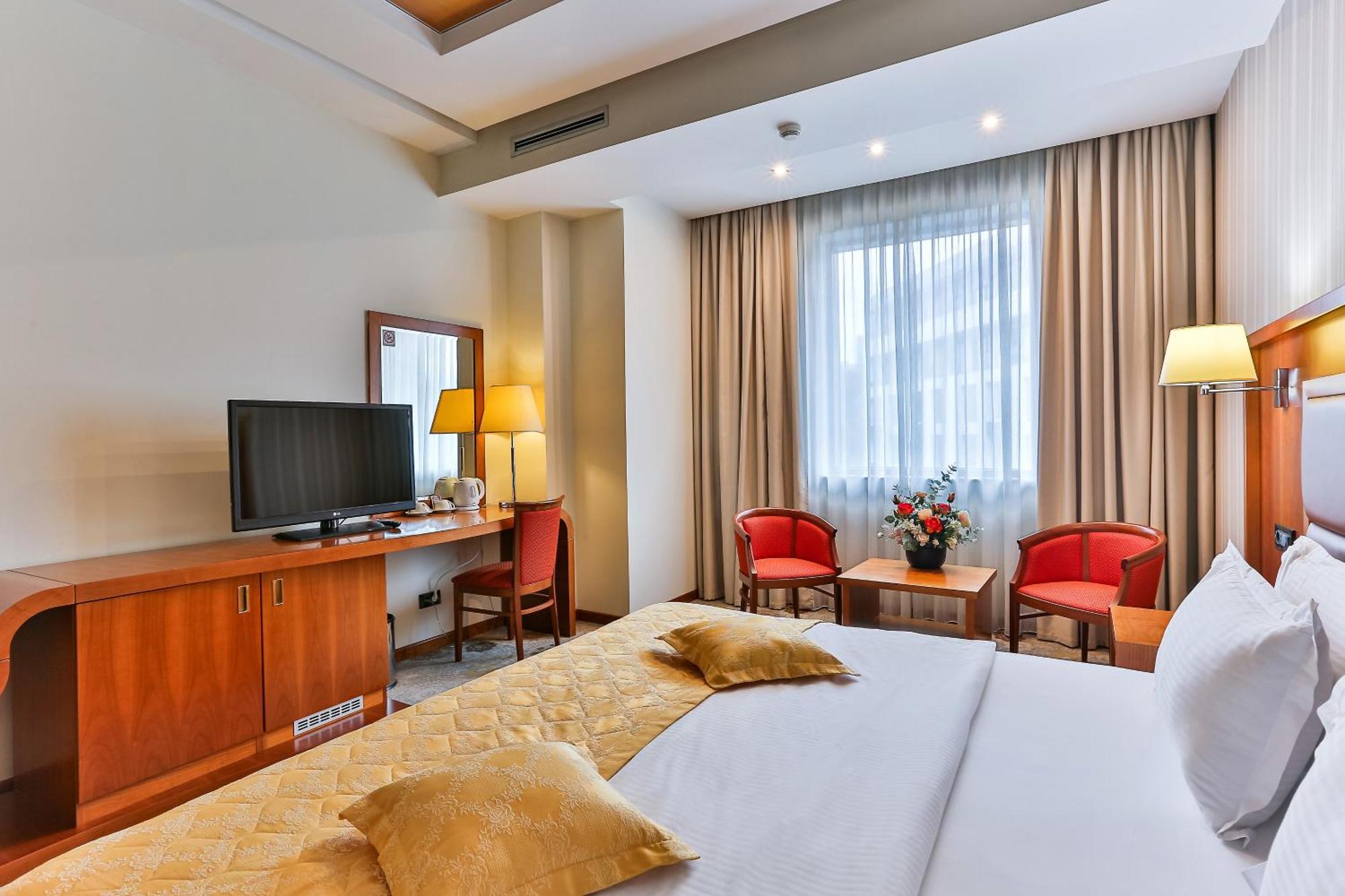 Kings Park Hotel بودغوريتْسا المظهر الخارجي الصورة