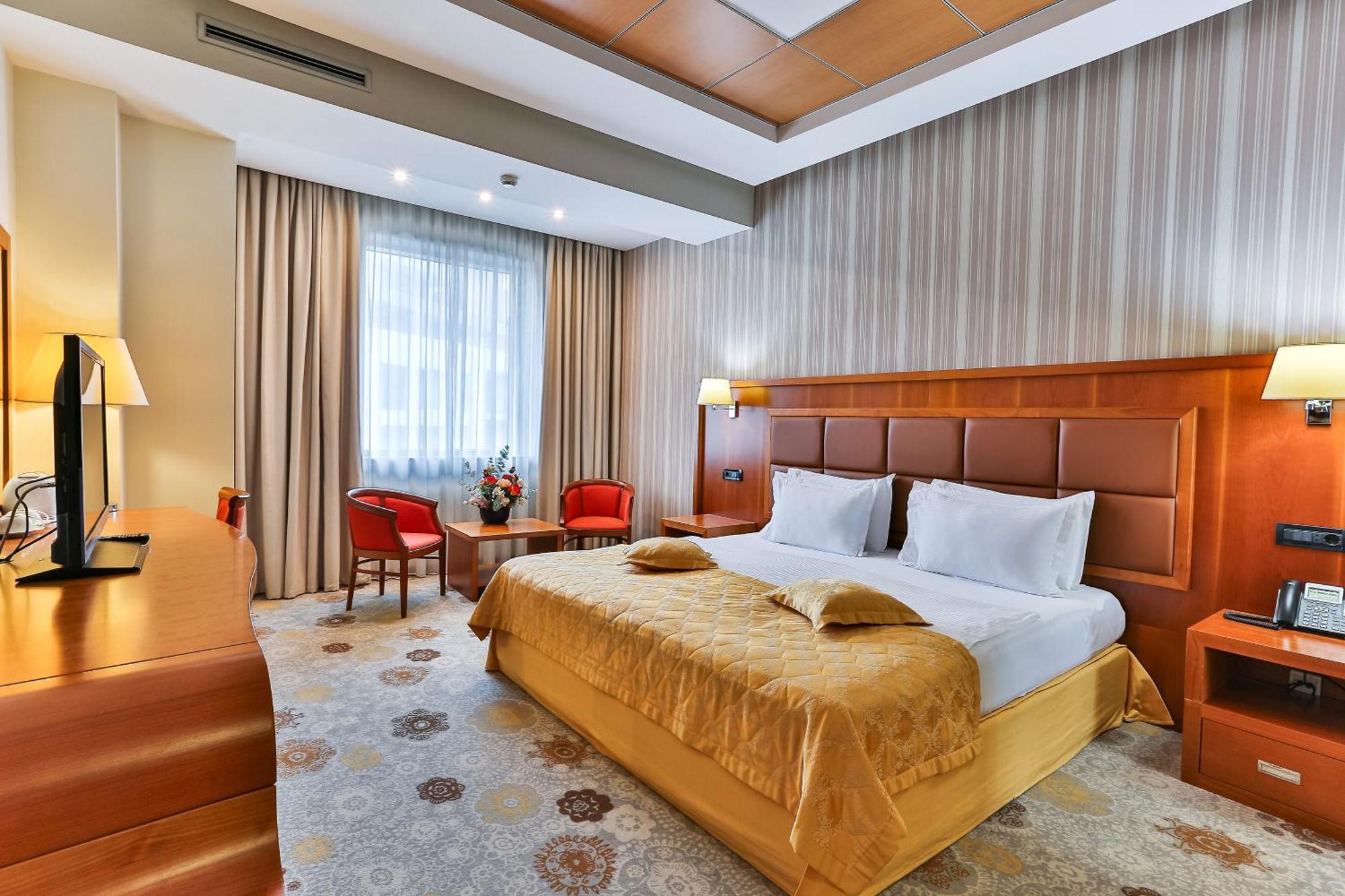 Kings Park Hotel بودغوريتْسا المظهر الخارجي الصورة