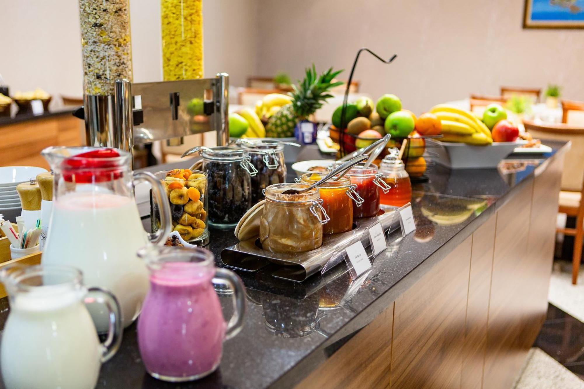Kings Park Hotel بودغوريتْسا المظهر الخارجي الصورة