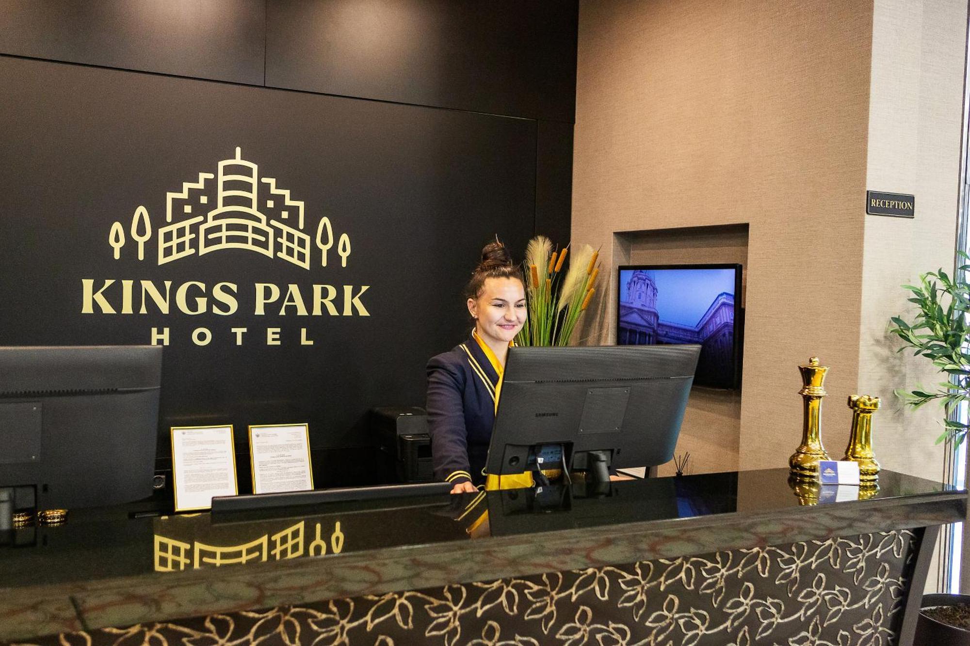 Kings Park Hotel بودغوريتْسا المظهر الخارجي الصورة