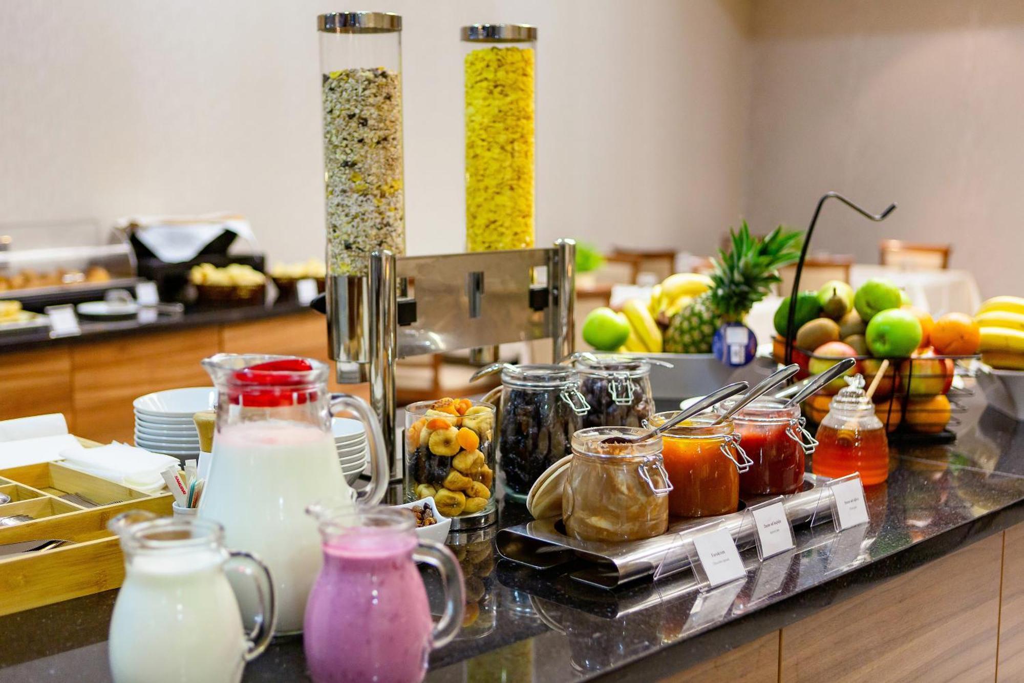 Kings Park Hotel بودغوريتْسا المظهر الخارجي الصورة