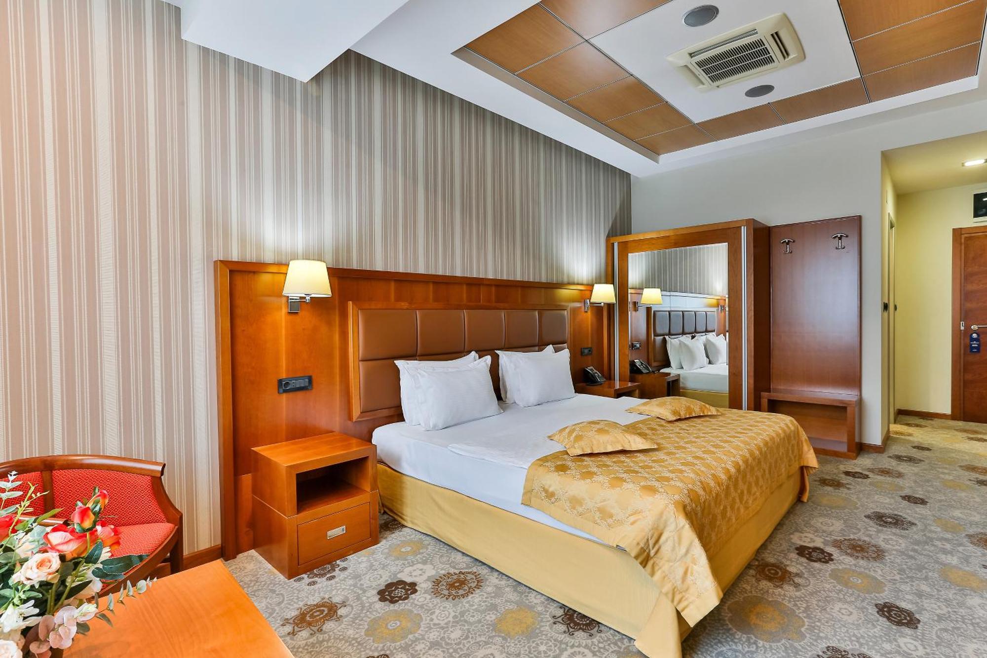 Kings Park Hotel بودغوريتْسا المظهر الخارجي الصورة