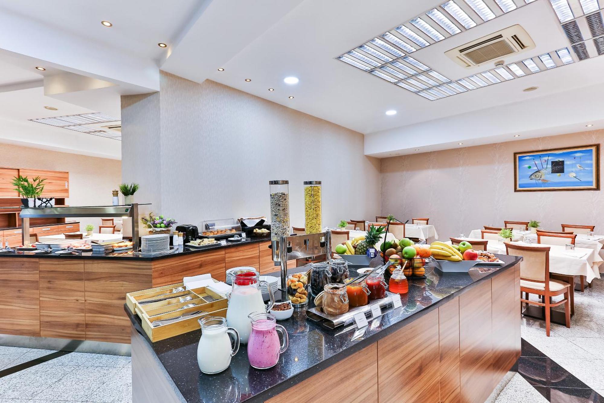 Kings Park Hotel بودغوريتْسا المظهر الخارجي الصورة