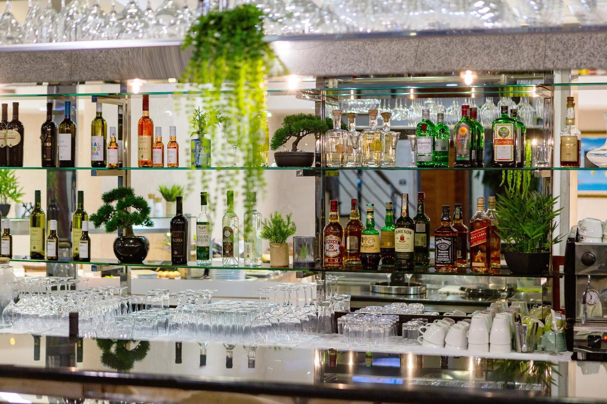 Kings Park Hotel بودغوريتْسا المظهر الخارجي الصورة
