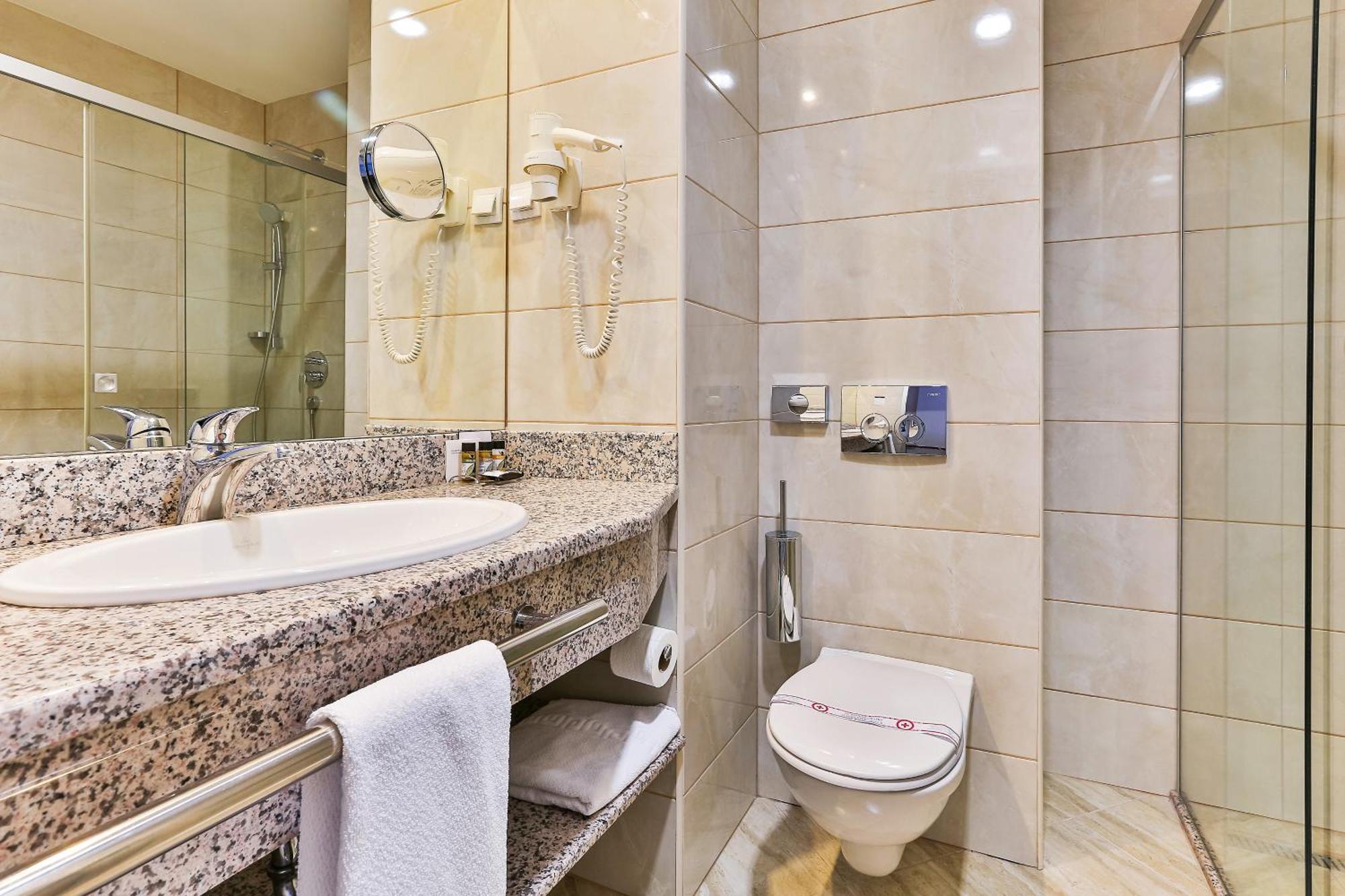 Kings Park Hotel بودغوريتْسا المظهر الخارجي الصورة