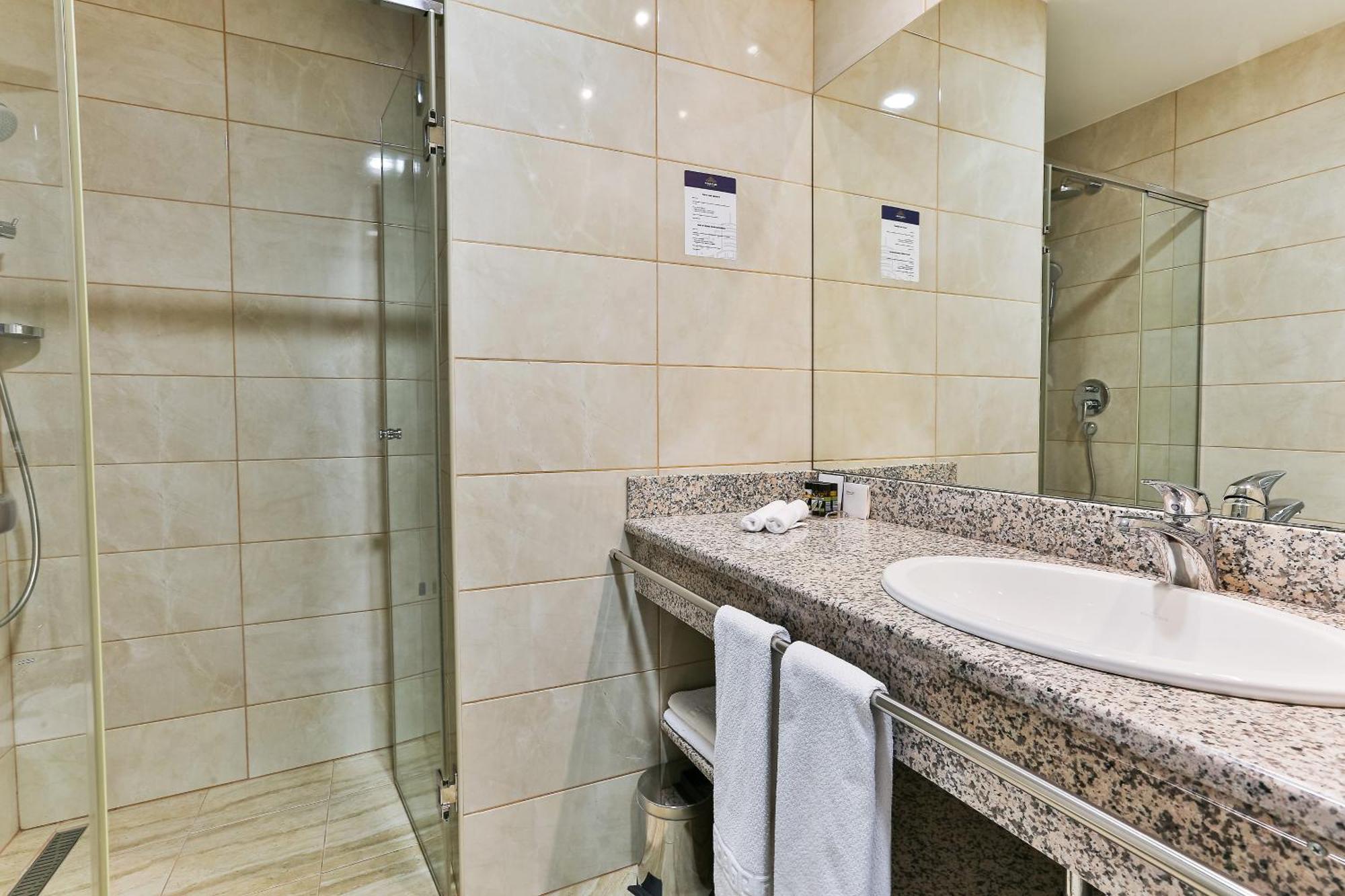 Kings Park Hotel بودغوريتْسا المظهر الخارجي الصورة