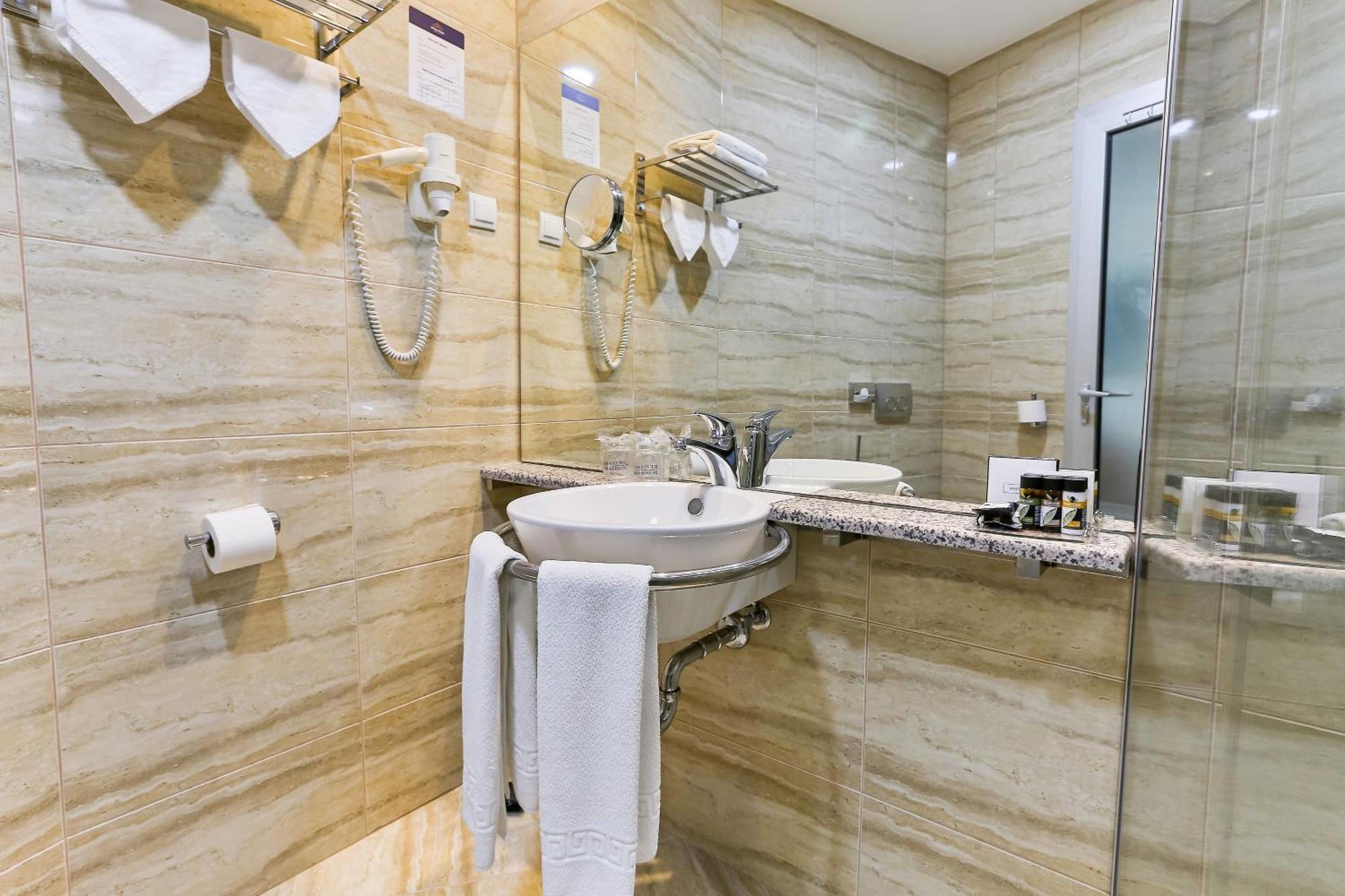 Kings Park Hotel بودغوريتْسا المظهر الخارجي الصورة