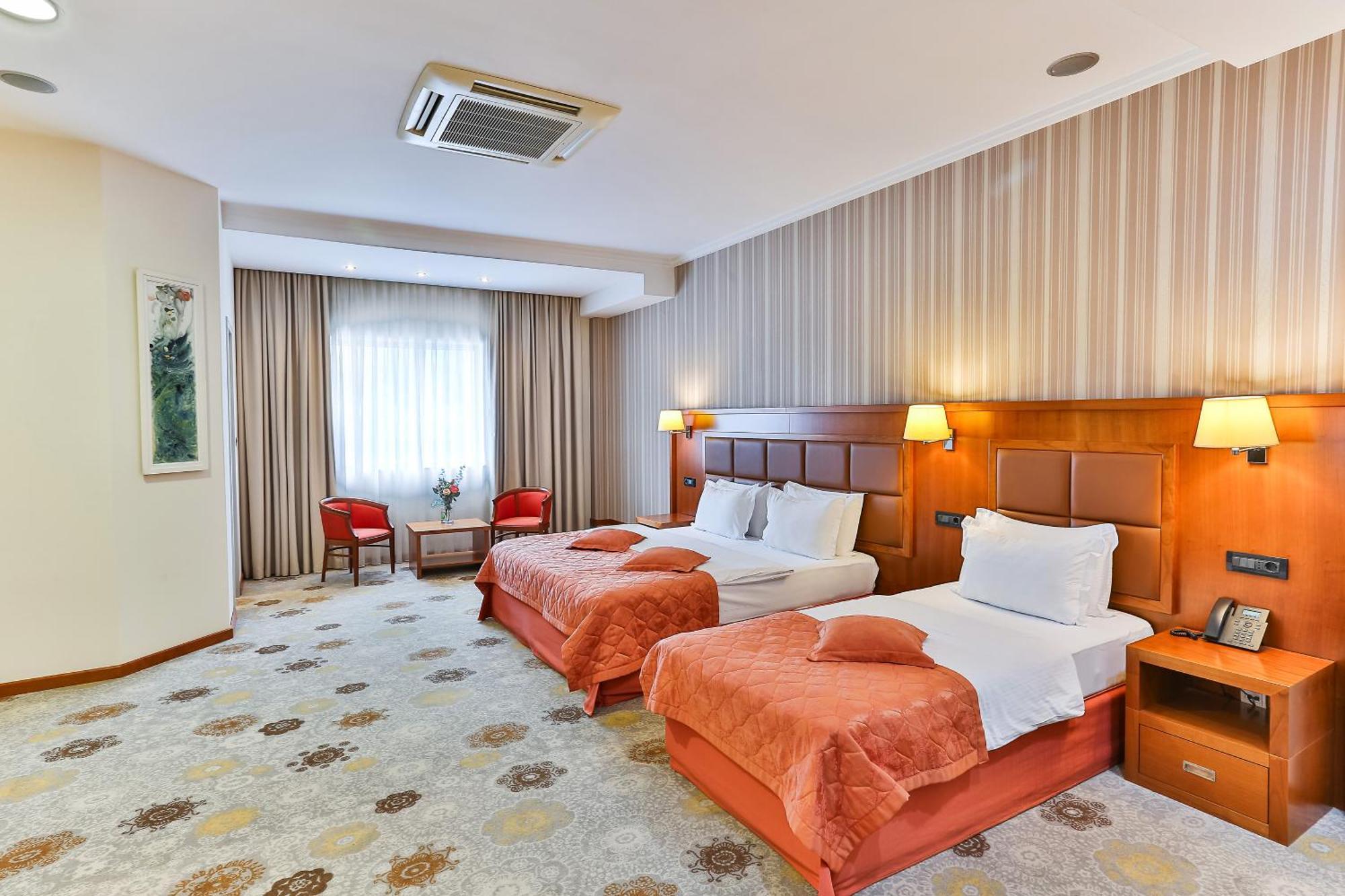 Kings Park Hotel بودغوريتْسا المظهر الخارجي الصورة