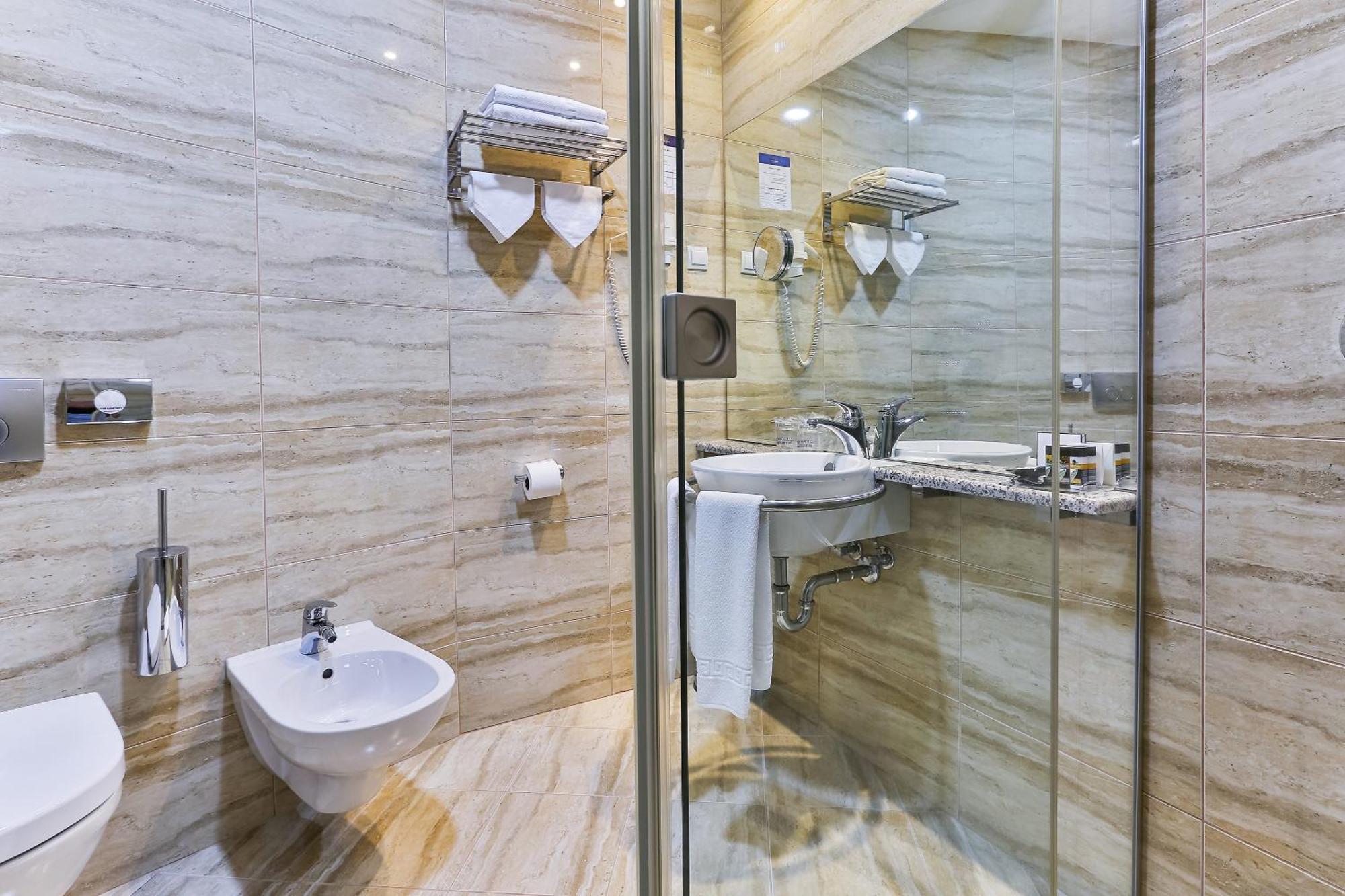Kings Park Hotel بودغوريتْسا المظهر الخارجي الصورة