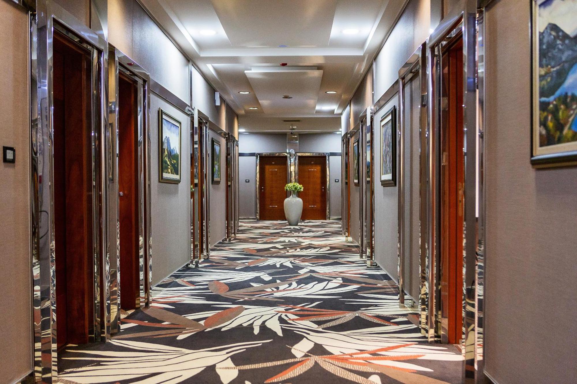 Kings Park Hotel بودغوريتْسا المظهر الخارجي الصورة