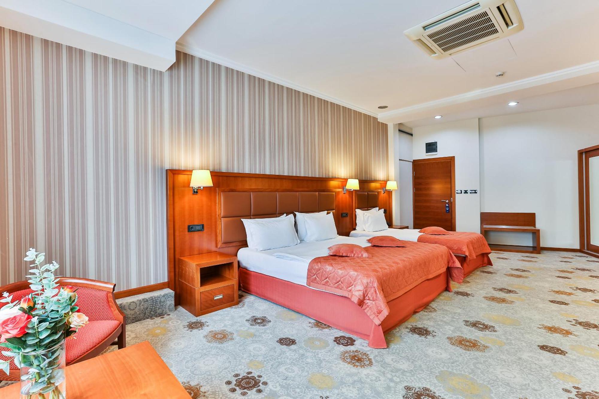 Kings Park Hotel بودغوريتْسا المظهر الخارجي الصورة