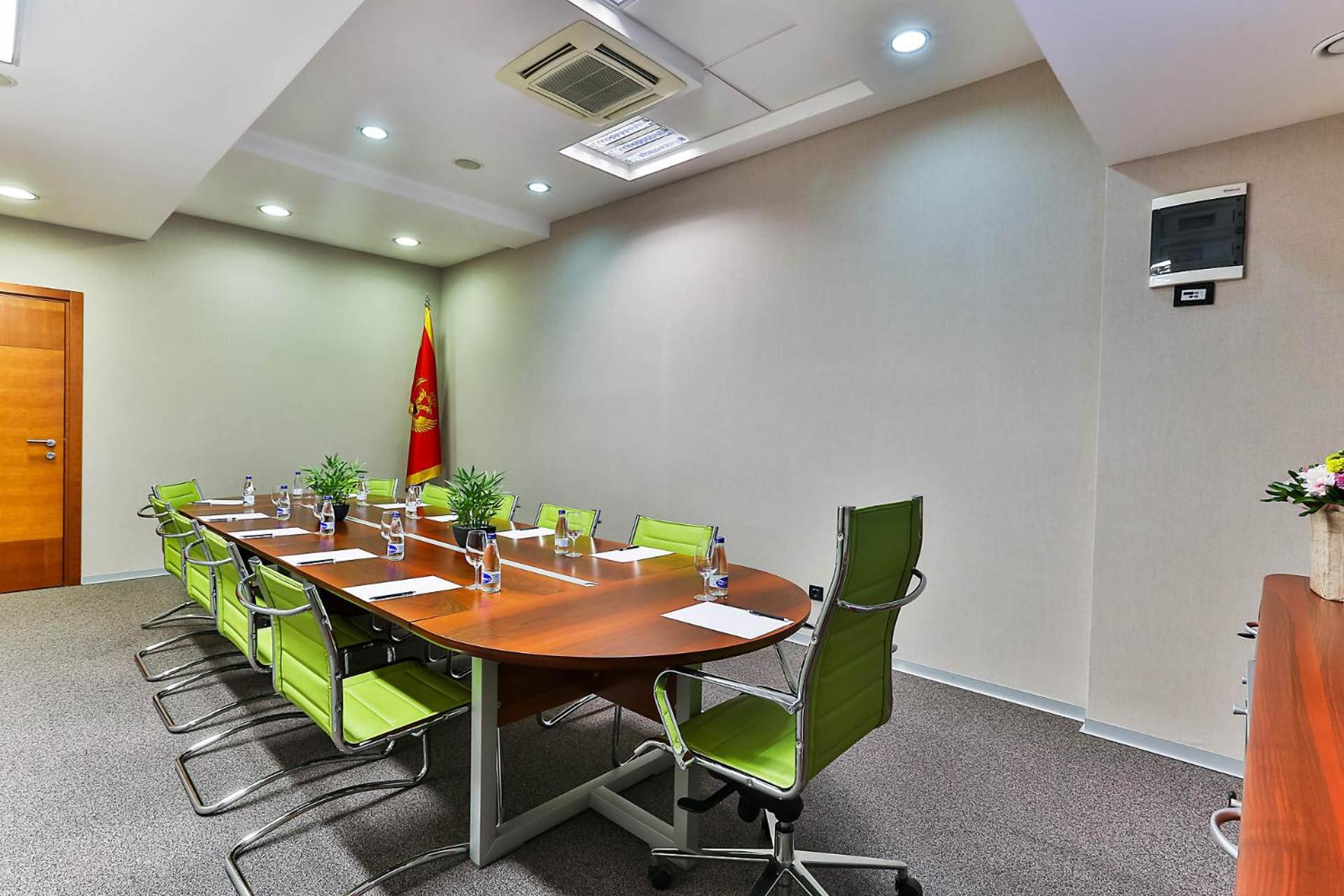 Kings Park Hotel بودغوريتْسا المظهر الخارجي الصورة