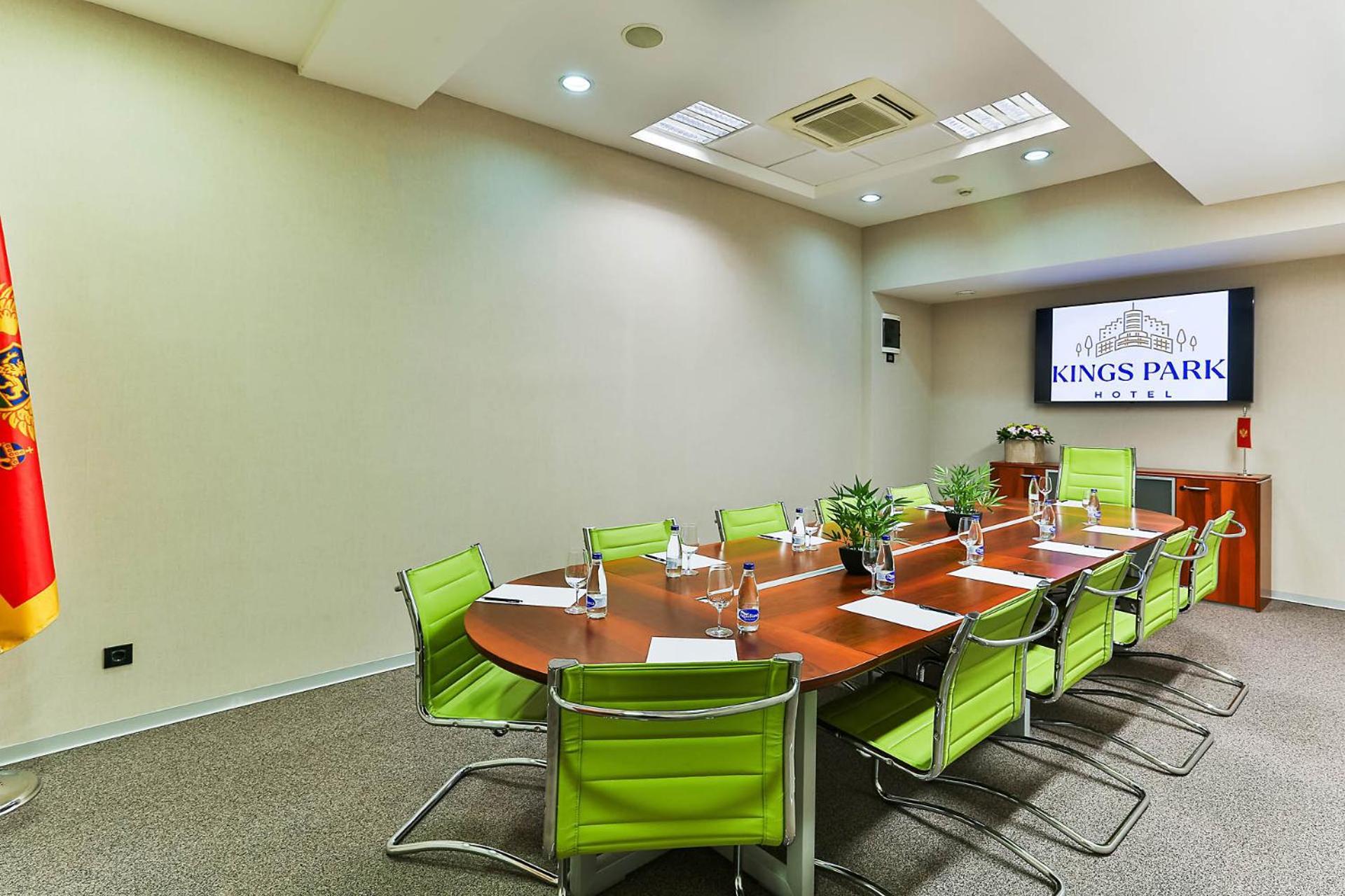 Kings Park Hotel بودغوريتْسا المظهر الخارجي الصورة